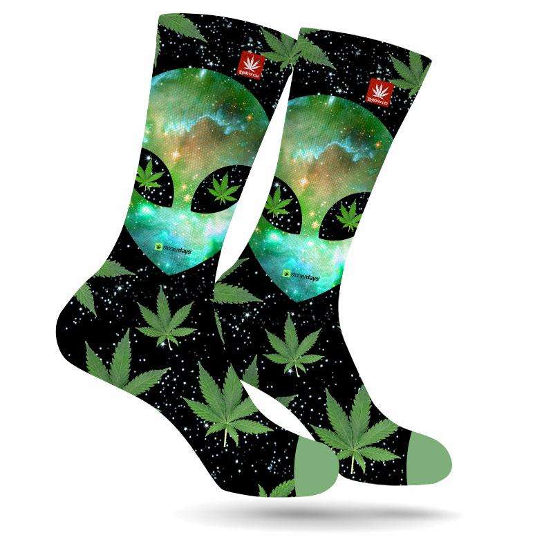https://www.vapespipe.com/vape/cdn/shop/products/stonerdays-alien-eyes-weed-socks-apparel-dankgeek.jpg
